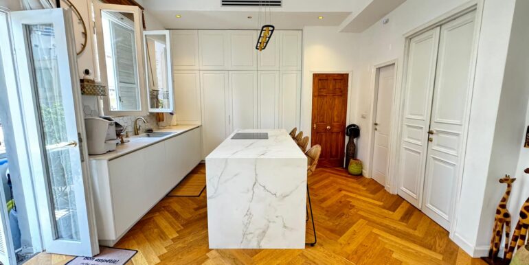 888f2b98-4a17-4717-ba51-6c6596976888