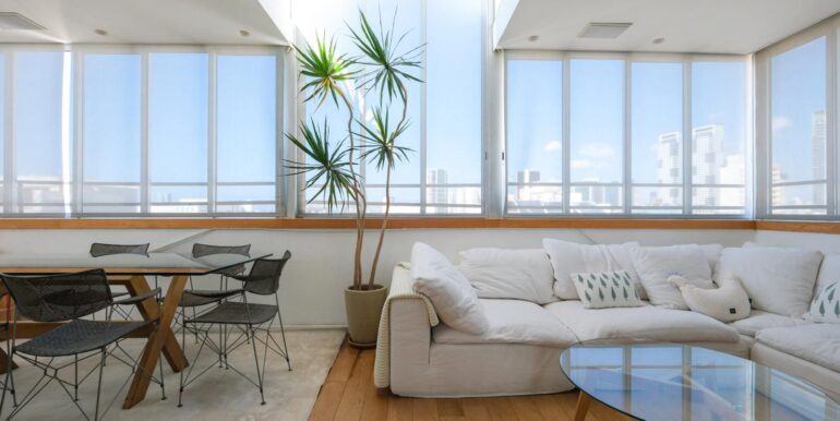 a5f8c933-4425-4022-94f4-46aeac2522b5