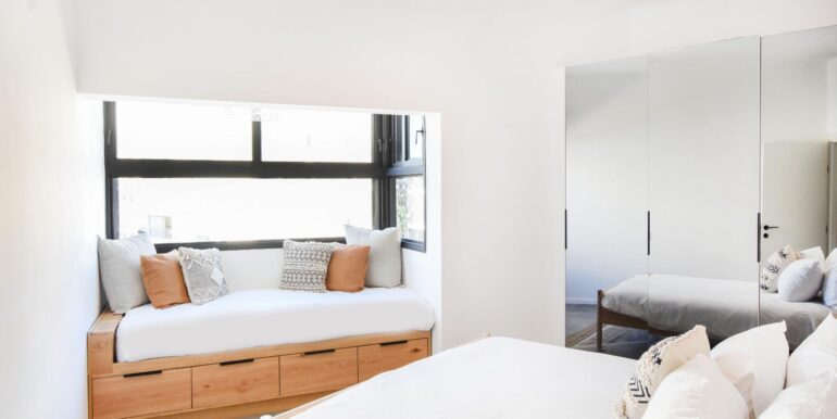 b3aca915-370d-401e-9f36-458c926047c5