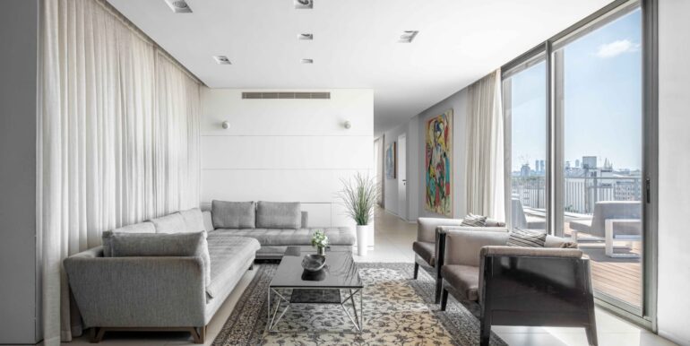 b8ea3ced-e149-48de-9845-5a5042fd25f7