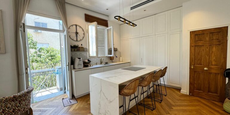 ba55711a-ec27-4ff2-886b-5b18ec968bcc