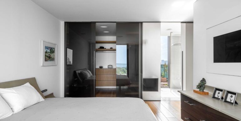 d2e88a1d-dd17-44a9-9853-078794c9bf9a