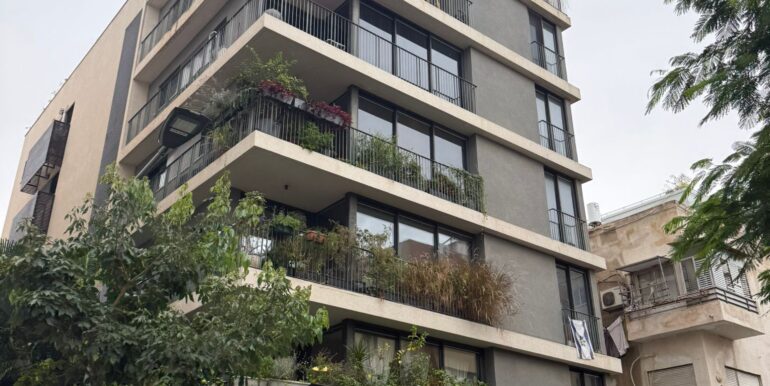 d75cf9a6-a533-446c-9d58-f9969bcaf0aa