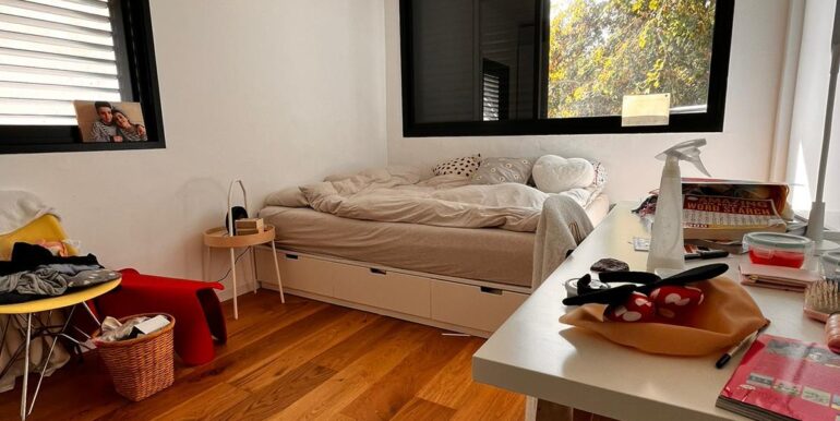 d9590e7f-cb51-4c9e-b886-7837e4596fbc