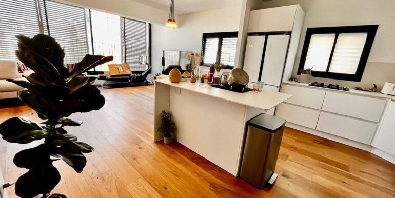 ddf1b525-3705-4fcc-a1d4-2c1354df5366