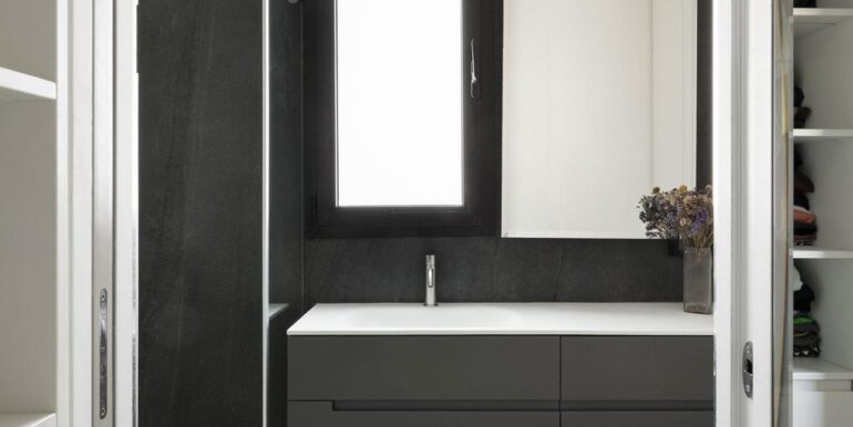 e1250eb9-d9e8-453c-874d-77ee1506ad4b