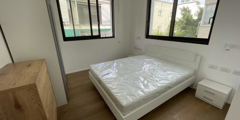 large-Media 5-787F4C45-420D-4BF5-ABFF-47E26AAEF250