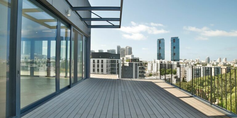 large-WhatsApp Image 2025-11-16 at 19.32.57