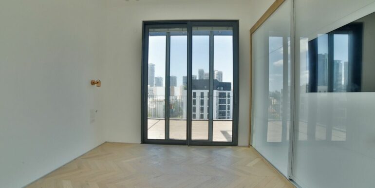 large-WhatsApp Image 2025-11-16 at 19.32.58