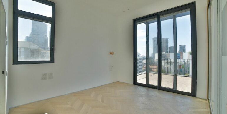 large-WhatsApp Image 2025-11-16 at 19.32.59 (1)