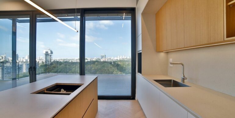 large-WhatsApp Image 2025-11-16 at 19.32.59