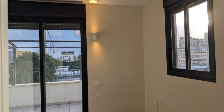 8f76d273-abb6-41fb-af66-68ea8479f43f