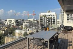Penthouse with a huge 55 square meter balcony and private parking – for only 11,000 NIS!