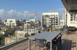 Penthouse with a huge 55 square meter balcony and private parking – for only 11,000 NIS!
