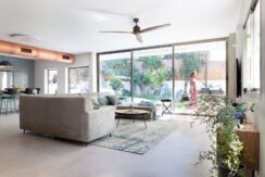 Private Luxury House for Rent 4 bedroom with swimming pool by the park
