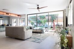 Private Luxury House for Rent 4 bedroom with swimming pool by the park